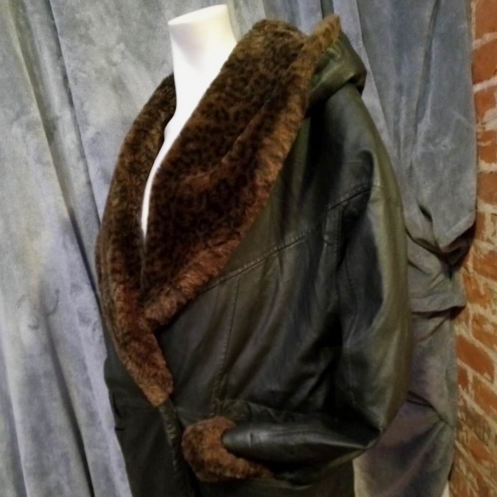 Leather jacket - Picture 3 of 16